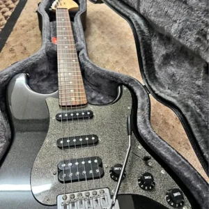 Squier Stratocaster Affinity (HSS) with Hard Case