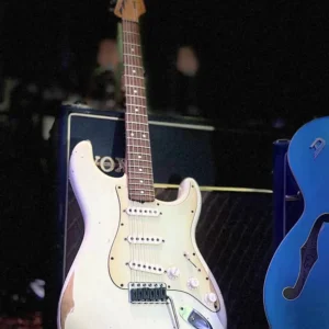 Fender MIM factory roadworn Stratocaster (2009)