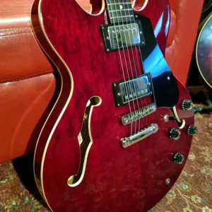 Hondo 935 Deluxe semi hollow body electric guitar with hard case