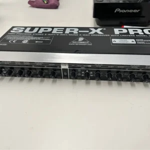 Behringer CX3400 Crossover unit