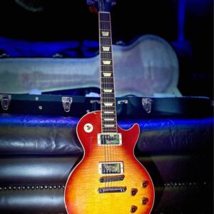 (2011) – – Gibson Les Paul standard +