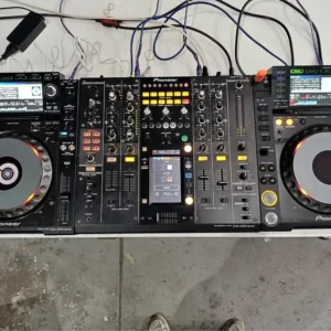 2x Pioneer CDJ2000 Nexus Players + DJM2000 Nexus